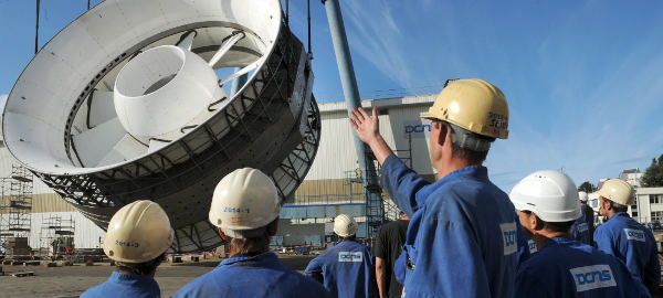 Photographie réalisée le 24 août 2011 lors du transport et de l'installation de la turbine de la future hydrolienne qui sera immergée au large de Paimpo-Bréhat. Photo Fred TANNEAU/DCNS